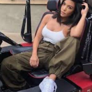 Fashion nova cargo pants in olive green